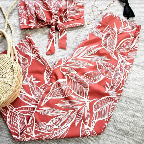 🚨END OF SUMMER SALE// tropical print - Picture 3 of 7